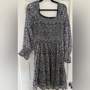 Women’s Black & White Printed Smocked Waist Dress. Size Large.